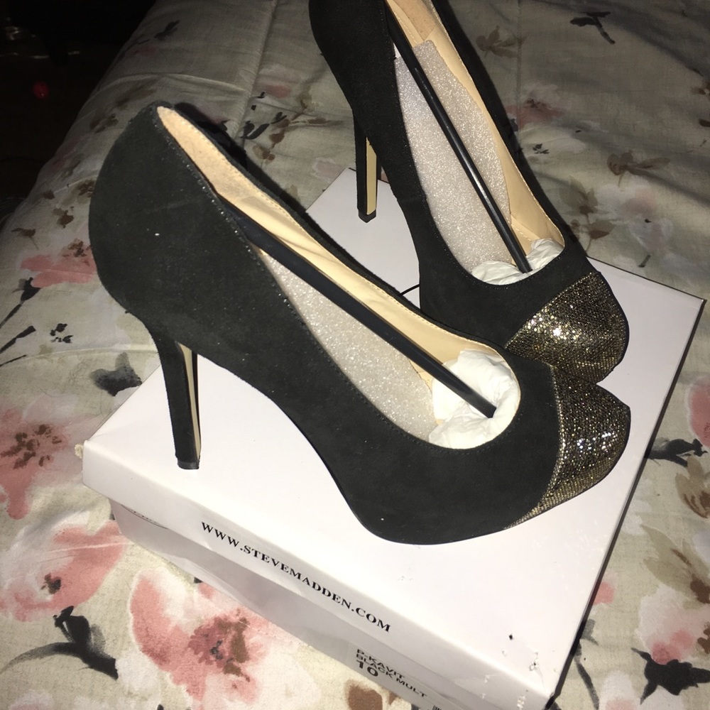 Steve Madden Gold & Black Pumps 🖤💛